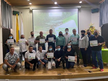 Imagen de Entregan reconocimientos a 14 empresas transformadoras y comercializadoras de madera