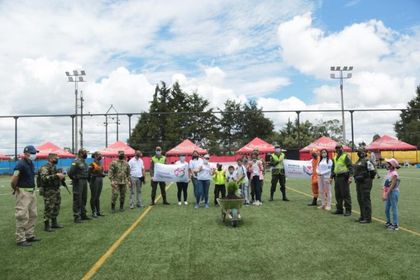 Imagen de Con aeromodelismo, las Caravanas de la Alegría llegaron a Las Cuchillas de Rionegro