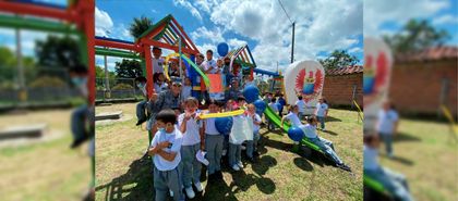 Imagen de La Fuerza Aérea donó un parque infantil para 250 niños en Rionegro