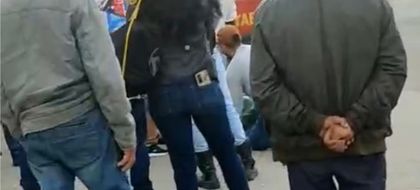 Imagen de Ayudante de bus cayó del vehículo en marcha en Marinilla y resultó herido