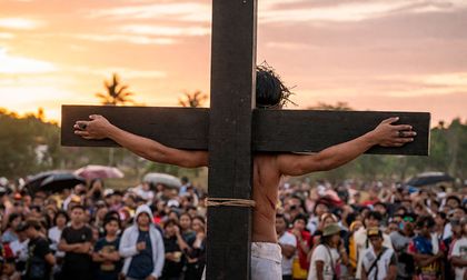 Impactan, conmueven y generan debate: las penitencias extremas de Semana Santa que persisten