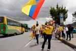 Imagen de Campaña de De la Espriella sale a la calle vestida con la camiseta de selección Colombia