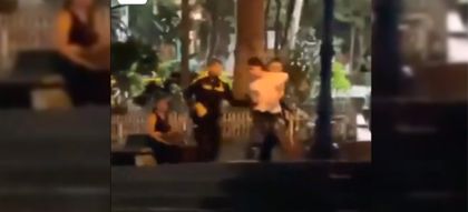 Imagen de  Pareja sorprendida teniendo relaciones en pleno parque principal: esta es la multa que afrontaría