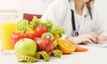 ¿Qué alimentos debe evitar para llevar una dieta saludable?