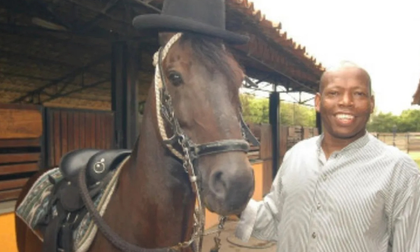 Tino Asprilla desata polémica con convocatoria a cabalgata para “despedir a los de la Casa de Nariño”