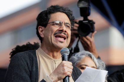 Imagen de  Iván Cepeda duplica ventaja sobre rivales a tres meses de presidenciales en Colombia