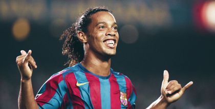 Ronaldinho, el hombre que le enseñó a sonreír a fútbol