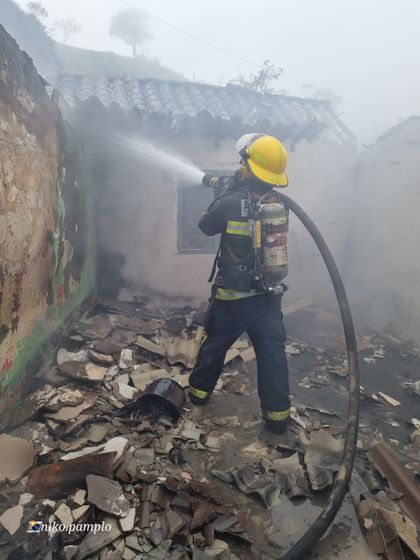 Imagen de Mujer que residía en vivienda afectada por explosión de carrotanque se encuentra en estado crítico