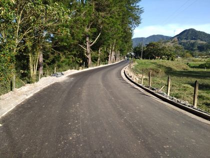 Imagen de  Avanza la pavimentación de las vías Santa Teresa y Cristo Rey de Rionegro y El Carmen