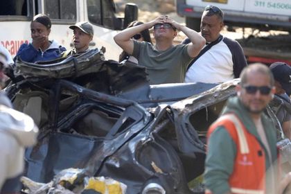 Imagen de Familiares buscan respuestas tras atentado guerrillero en carretera; testigo relata lo ocurrido