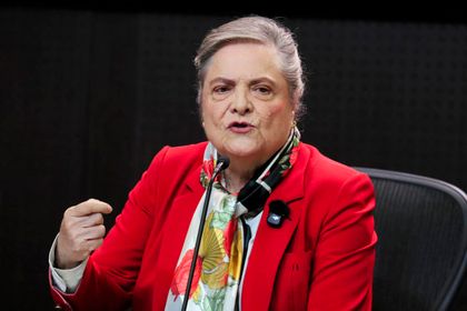 Imagen de  La senadora Clara López renuncia a candidatura presidencial para apoyar a Iván Cepeda