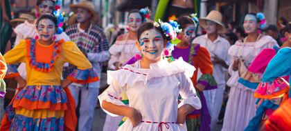 Imagen de  El Carmen de Viboral vibró con el Carnaval de Comparsas del XXX Festival Internacional de Teatro El Gesto Noble