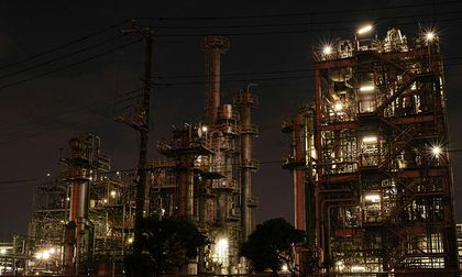 El petróleo se desploma tras cese al fuego