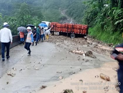 Imagen de  ¡Atención! Derrumbe en la vía Quibdó-Medellín habría dejado a varias personas atrapadas