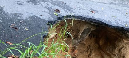 Imagen de Vía de acceso a San Luis, en alto riesgo de colapso: se restringe circulación de vehículos pesados