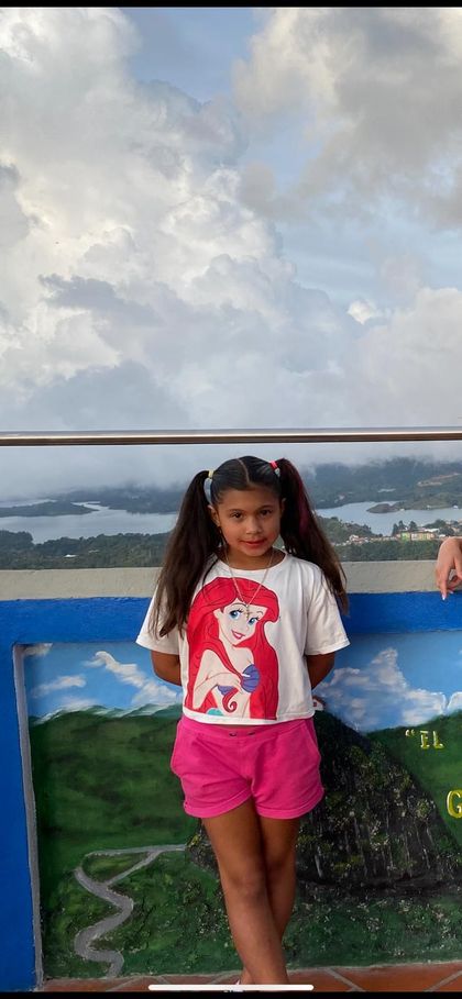 Imagen de  Buscan a una menor estadounidense en El Peñol: juez ordena restitución a EE. UU.