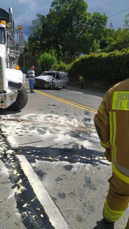 Imagen de  Cierre total en la vía La Ceja-Rionegro por siniestro vial. Hay una persona herida