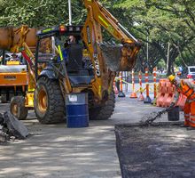 Maquinaria amarilla: Concejales cuestionan retrasos en entrega, Secretaría de Infraestructura defiende avances y Personería anuncia vigilancia