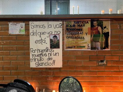 Imagen de  «No nos han dado respuestas»: padre del hombre que murió en el comando de Policía de La Unión