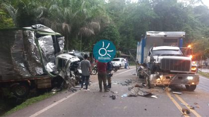 Imagen de Duro choque entre una volqueta y un furgón en la autopista Medellín-Bogotá