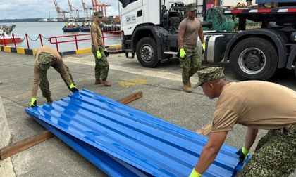Armada llega a comunidades del Pacífico con más de 100 toneladas de ayuda humanitaria