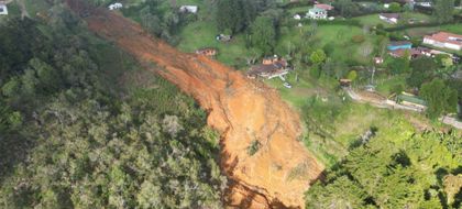 Imagen de  Video muestra la magnitud del deslizamiento por lluvias en Guarne: cinco viviendas evacuadas 