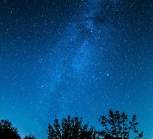 ¿Agujero negro o núcleo de materia oscura?