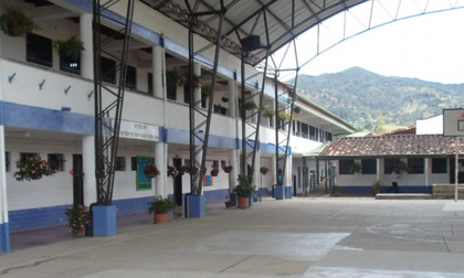 Imagen de  Invasores amenazaron con un machete a miembros de la I.E. Antonio Donado Camacho de Rionegro