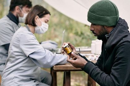 Jóvenes, sanidad y migración, puntos calientes de la recuperación socioeconómica