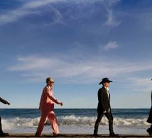 U2 rompe una espera de nueve años: anuncia Carnaval de Luz y estrena “Silencio”