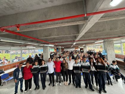 Imagen de Cerca de 600 estudiantes de Rionegro recibieron computadores para fortalecer sus procesos de aprendizaje