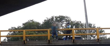 Imagen de “Él está extorsionado”: habló la agente de tránsito que evitó que un joven se lanzara de un puente