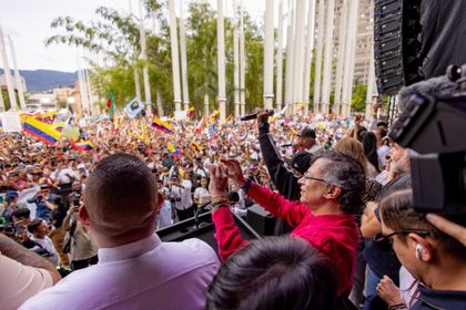 Imagen de  Gustavo Petro dice que entregará cinco millones de firmas al nuevo Congreso para la constituyente
