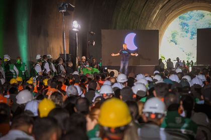 Imagen de  “Urabá y Medellín a cuatro horas”: gobernador Aníbal Gaviria durante recorrido por el Túnel del Toyo