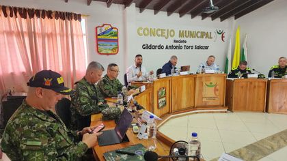 Imagen de  Gobernador de Antioquia y alcalde de Cocorná lideraron consejo de seguridad: una “casa de vicio” fue derribada