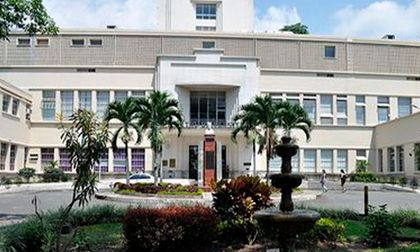 Polémica por modelo de contratación en el HUV; gerente dice que denuncias tienen motivación política