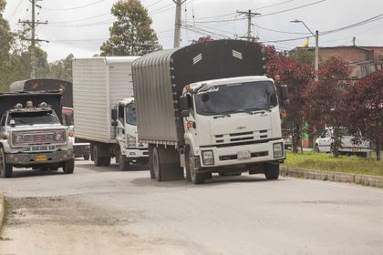 Imagen de  En la vía El Tranvía se realizan trabajos de mantenimiento este martes
