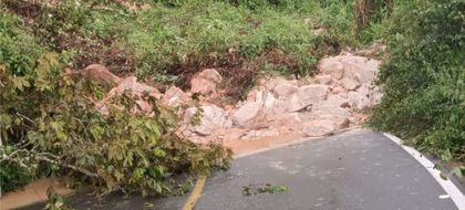 Imagen de  Gran derrumbe mantiene cerrada la vía entre Granada y San Carlos: enviaron maquinaria amarilla