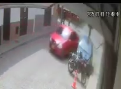 Imagen de  En La Unión un conductor chocó un carro que estaba estacionado y huyó del lugar