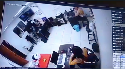 Imagen de En video quedó registrado un robo a mano armada en bodega de Marinilla