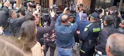 Imagen de  Enfrentamientos entre simpatizantes y detractores de Uribe en Bogotá. Sigue la lectura del fallo