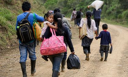 Desplazamiento forzado y confinamiento afectaron a más de 80.000 personas en Colombia durante el primer semestre de 2026
