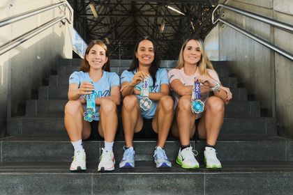 Imagen de Maratón Medellín 2025 presentó los diseños de las medallas y camisetas oficiales de su versión número 31