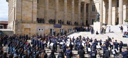Imagen de  Orquesta Sinfónica de Colombia, Batuta y Coro Nacional protestó ante el Congreso por recorte presupuestal