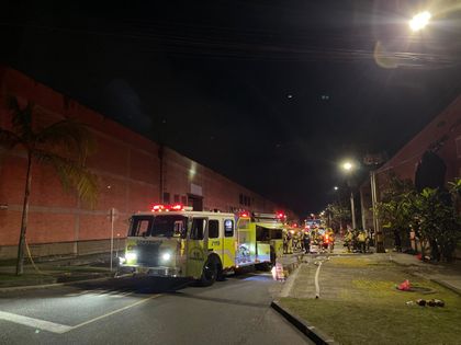 Imagen de  Durante cinco horas, bomberos de Rionegro, El Carmen y Guarne trabajaron para controlar el incendio en Zona Franca