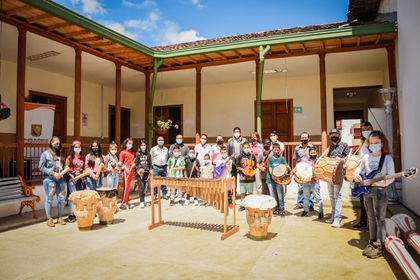 Imagen de ¡A estrenar! Músicos de Abejorral recibieron dotación de instrumentos