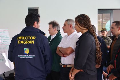 Imagen de Gobernadores de Antioquia y Chocó visitaron Urrao para coordinar rescate de las víctimas de accidente aéreo