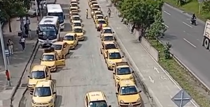 Imagen de  Cerca de 70 taxis se movilizaron en el sur del Valle de Aburrá, nuevamente, contra las aplicaciones informales de transporte