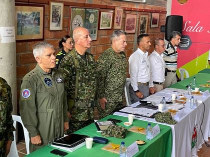Imagen de  MinDefensa estuvo en Amalfi, anunció refuerzo en seguridad y priorizó cuatro municipios del Nordeste para desminado