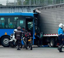 Accidente entre MIO y furgón en la Terminal Calipso deja 19 lesionados trasladados a clínicas de Cali